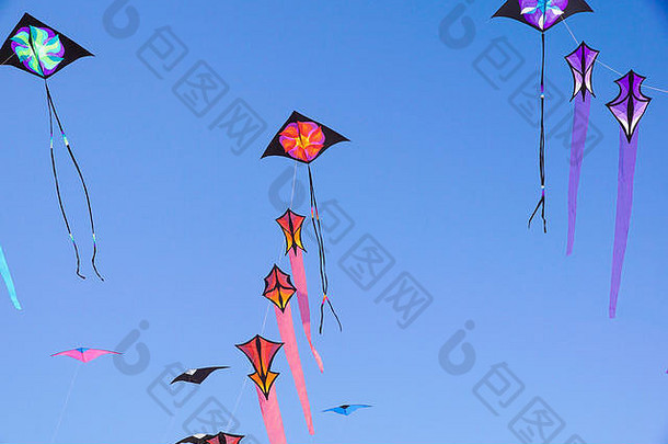 美丽的风筝风筝节日蓝色的天空