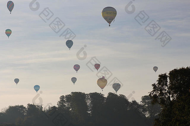 朗威尔特郡曼联王国天空Safari热空气气球高飞天空设置测试燃烧器一天打破