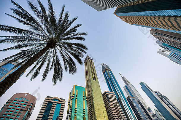 光滑的现代摩天大楼天际线业务中心谢赫。扎耶德路迪拜阿联酋