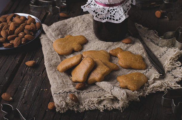 圣诞节时间自制的圣诞节饼干古董风格美味的饼干