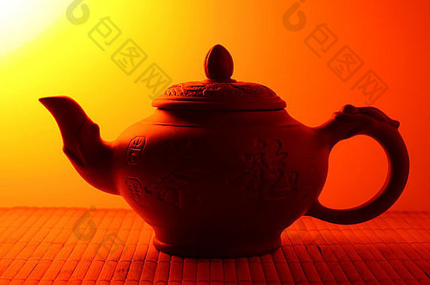 经典中国人茶壶棕色（的）粘土竹子地毯