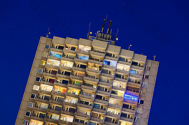 高照亮公寓建筑欧洲广场亚琛德国晚上