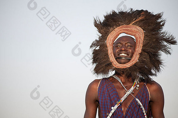 肯尼亚男人。部落服装