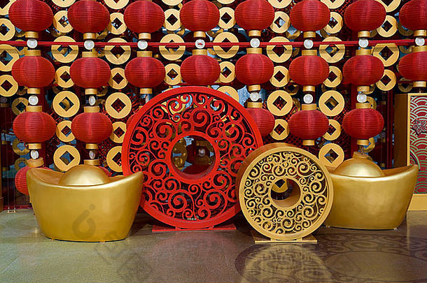 传统的红色的灯笼装修中国人一年