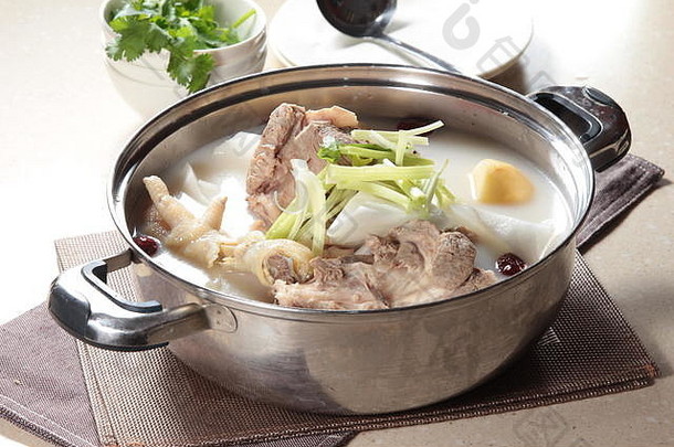 中国人鸡海鲜肉汤