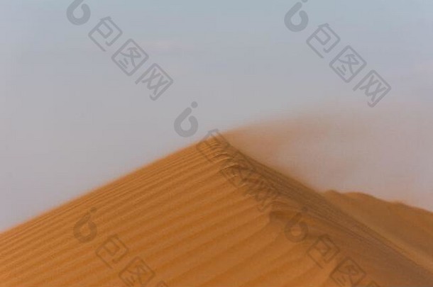 日落沙漠变形有图案的脊吹沙子使壮观的改变形状曼联阿拉伯阿联酋航空公司沙漠概念