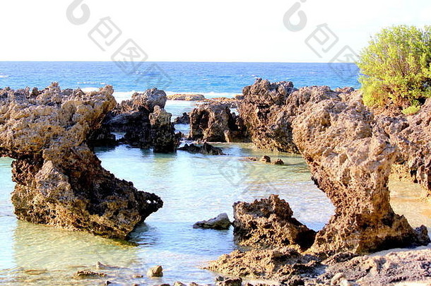 岩石形成轮渡岩石形成突出海岸线形式湾轮渡北部马里亚纳岛屿