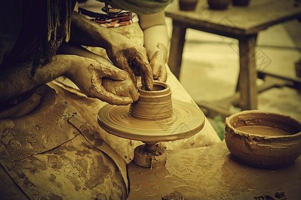 手波特细节工匠塑造泥西班牙语传统的艺术