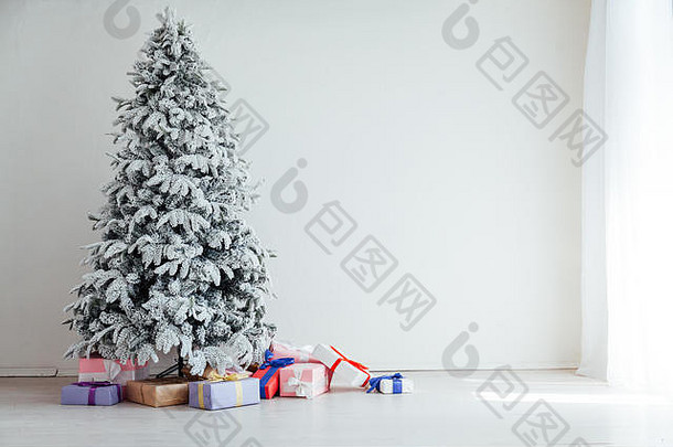圣诞<strong>节</strong>树加兰灯一年假期礼物白色首页装饰