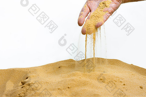 男人手软沙子运行手指
