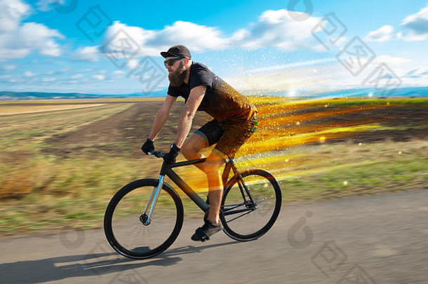 年轻的骑自行车令人难以置信的自然高速度