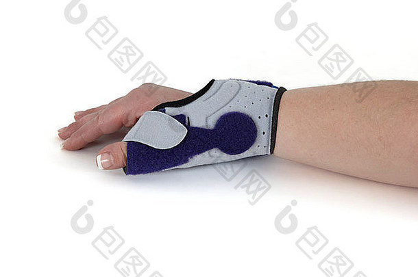 手腕绷带所示女人的手手腕矫正法治疗腕隧道并发症状孤立的白色