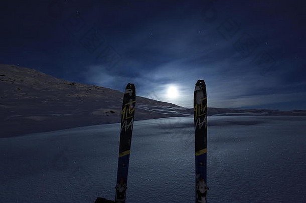 滑雪板峰会月亮