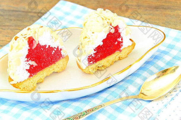甜蜜蛋糕草莓果冻