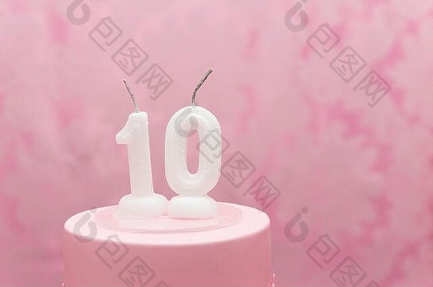 生日蛋糕蜡烛数量这粉红色的蔓藤花纹背景粉红色的白色装饰蛋糕女孩聚会，派对装饰芭蕾舞女演员主题