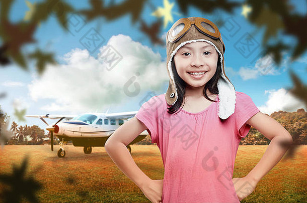 快乐亚洲女孩飞行员他飞机秋天景观背景