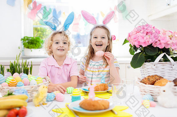 家庭复活节早餐孩子兔子耳朵装饰表格鸡蛋篮子小鸡兔子复活节早....蛋亨特餐孩子们