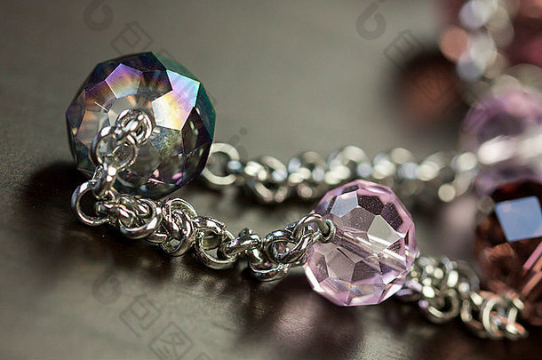 各种各样的银服装珠宝乱七八糟的桩链形状的链接清晰的水晶珠项链