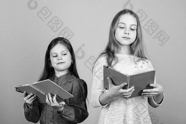 姐妹选择书读可爱的女孩爱书秘密日记开放门读写能力孩子们女孩<strong>书记</strong>事本教育孩子们文学最喜欢的童话