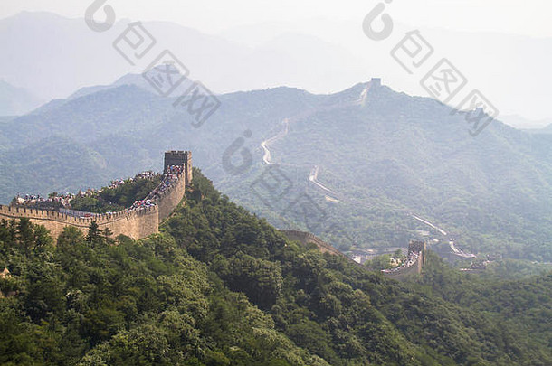 游客走伟大的墙八达岭北北京中国