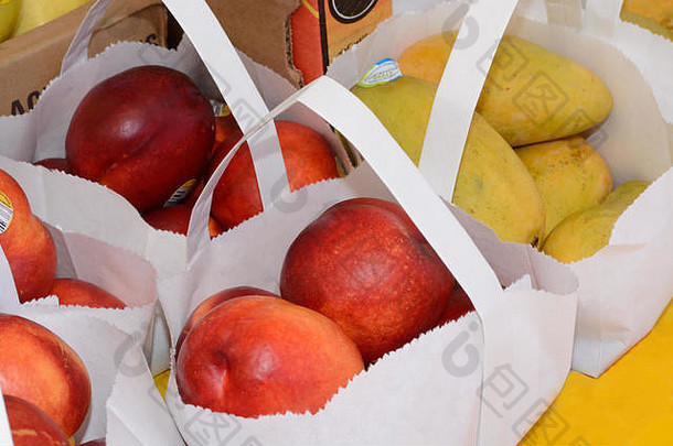 有机苹果芒果白色纸袋农民的市场