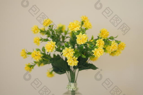 黄色的装饰花集团室内装饰