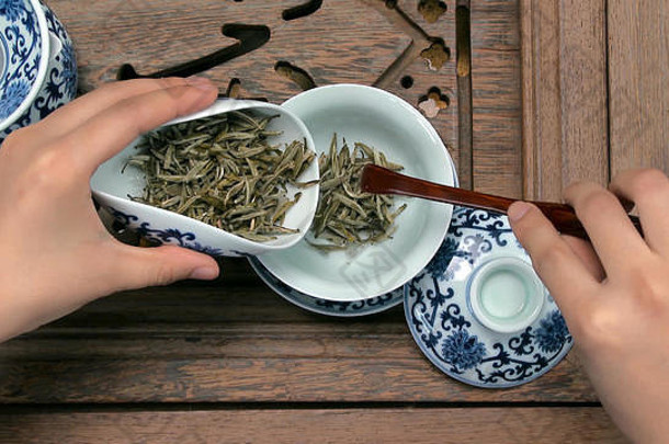 填充棕色（的）茶壶漏斗瓷<strong>中国</strong>人杯钢茶匙黑色的绿色puerh乌龙茶铁观音煎茶茶