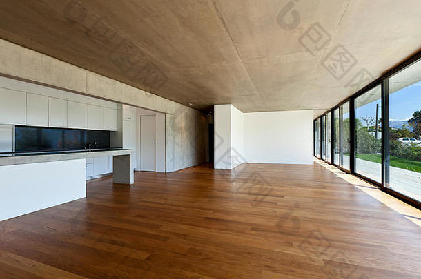 现代混凝土房子硬木地板上宽开放空间
