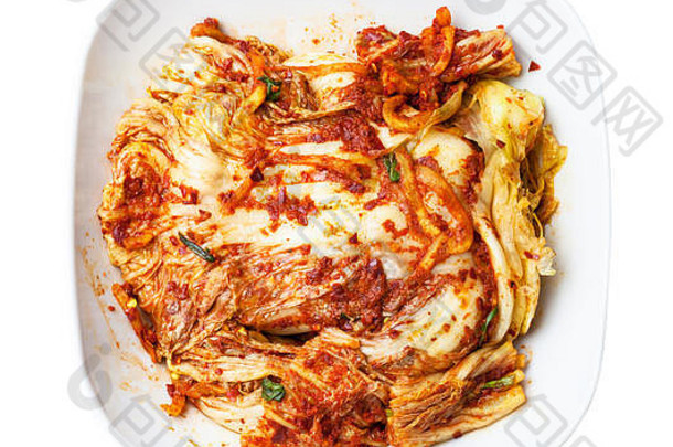 朝鲜文厨房前视图泡菜开胃菜香料软羊革卷心菜白色碗孤立的白色背景