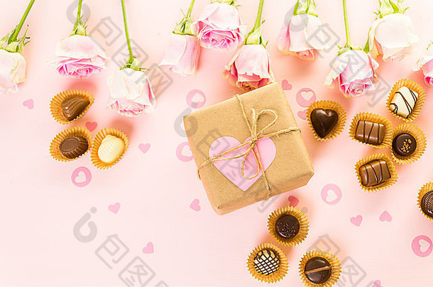 礼物盒子包装回收纸装饰粉红色的心粉红色的罗西
