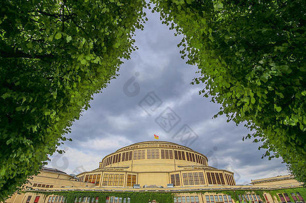 视图弗罗茨瓦夫历史体系结构百周年大厅公共花园波兰