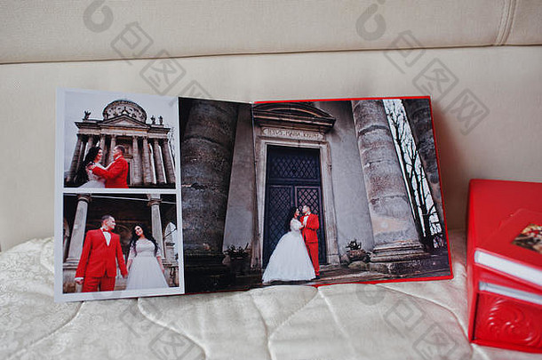 页面优雅的红色的婚礼相册,photoalbum软米色背景
