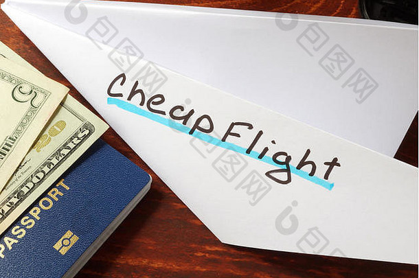 纸飞机单词便宜的飞行旅行概念