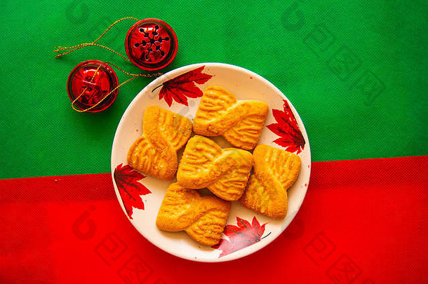 照片桩饼干娃娃饼干板红色的钟国家饼干一天背景圣诞节早餐圣诞老人