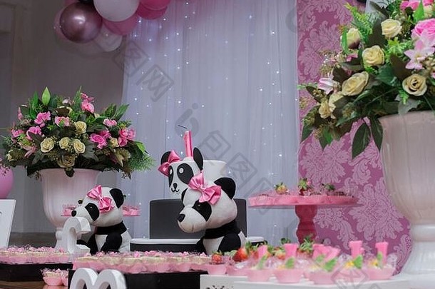 表格糖果生日蛋糕女孩聚会，派对装饰熊猫主题精致的粉红色的白色装饰一年生日聚会，派对