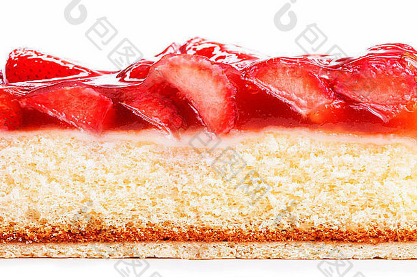 特写镜头草莓蛋糕一边白色背景