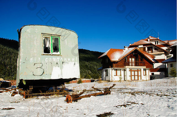 富有的的小木屋房地产波罗维茨生活当地人苦苦挣扎的