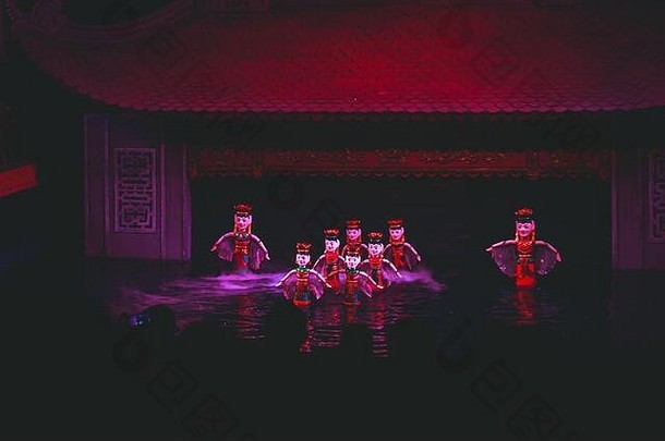 传统的越南水木偶娃娃剧院显示河内越南水木偶娃娃显示