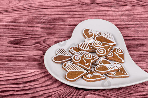 堆华丽的心姜饼白色心形的板情人节背景符号爱运气pink-colored木