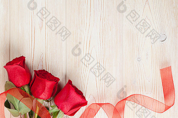 红色的玫瑰木背景情人节一天背景