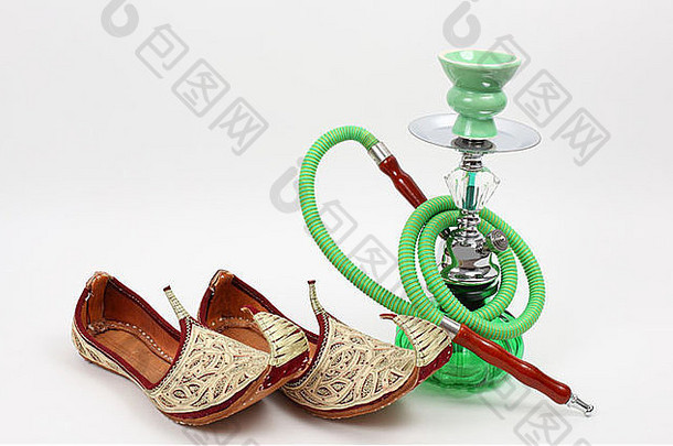 水管传统的阿拉伯语鞋子