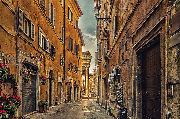 走古老的街道小巷罗马意大利