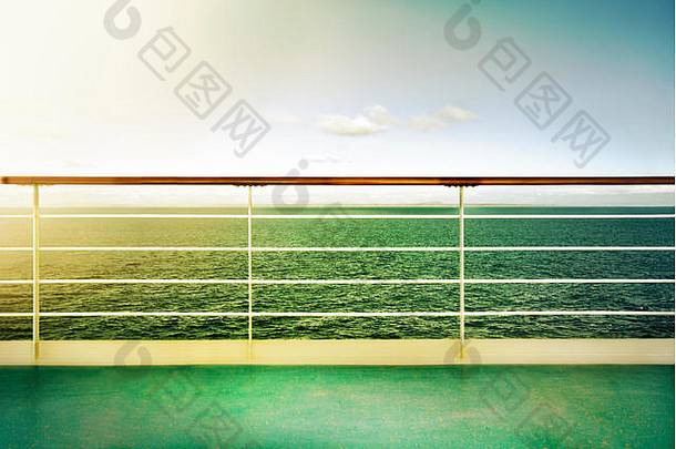 海景地平线船巡航甲板太阳反射温暖的健美的古董