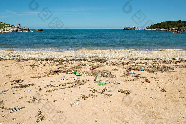 垃圾污染脏海滩