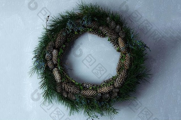 圣诞节装饰绿色花环新鲜的蓝莓自然草本植物礼物材料使装饰灰色混凝土背景