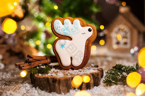 假期传统的食物面包店姜饼白色圣诞节鹿舒适的温暖的装饰加兰灯