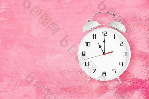 成形报警时钟双胞胎钟铃声显示11点粉红色的背景