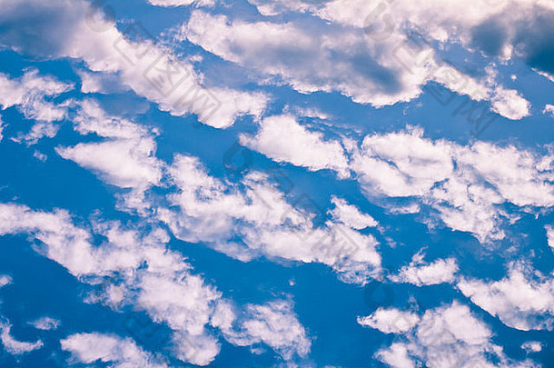 蓝色的天空云背景