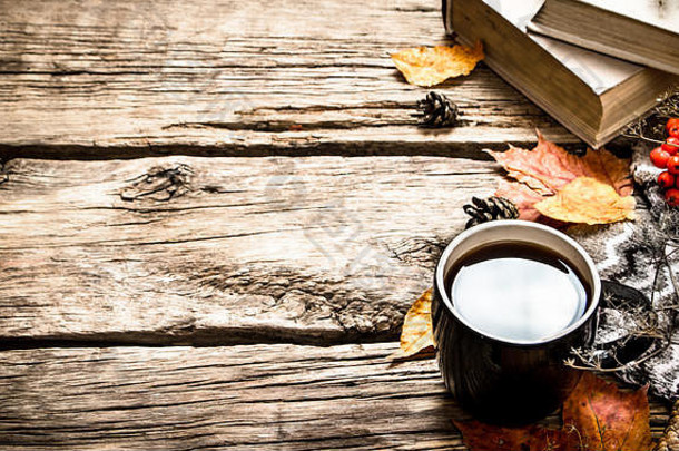 秋天风格咖啡书木背景