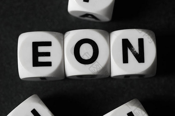 词eon白色玩具多维数据集